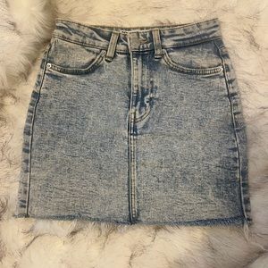 Bershka High rise Denim skirt. Size 00.